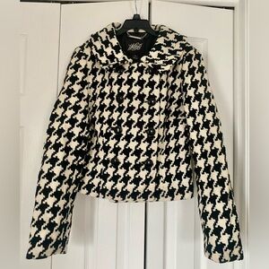 White house black market houndstooth double breasted, waist length lined coat.